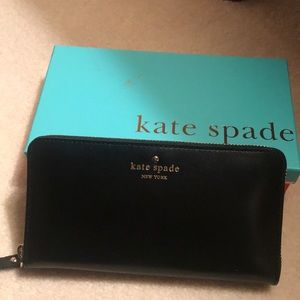 Bnwt Kate spade black zip around wallet